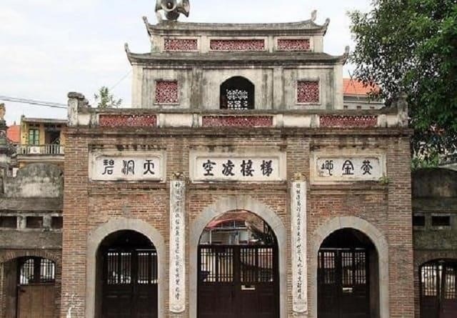 Chùa Pháp Vân Hà Nội là một ngôi chùa nổi tiếng tại Hà Nội, nằm ở quận Hoàng Mai. Ngôi chùa có kiến trúc độc đáo và được xây dựng theo phong cách truyền thống của người Việt. Nơi đây thu hút rất nhiều du khách và phật tử đến tham quan và cầu nguyện.
