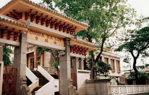 Chùa Xá Lợi là một trong những ngôi chùa lớn và quan trọng nhất ở thành phố Hồ Chí Minh, là nơi tụ hội của các tín đồ Phật giáo, với kiến trúc độc đáo và không gian yên bình.