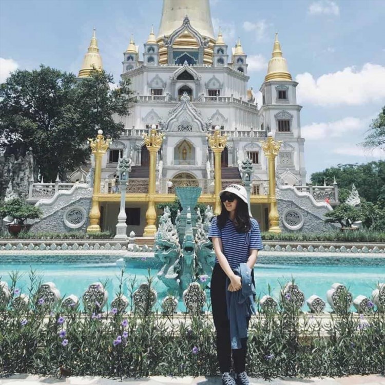 Chùa Bửu Long được xây dựng vào năm 1942, là một ngôi chùa Phật giáo nằm ở thành phố Biên Hòa, tỉnh Đồng Nai. Với kiến trúc đẹp mắt và cảnh quan yên bình, chùa Bửu Long là một địa điểm tâm linh hấp dẫn và thu hút đông đảo du khách và người dân địa phương.