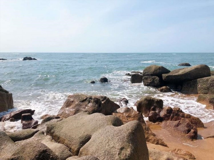 Biển Hồ Cốc là một bãi biển nằm ở xã Ninh Phước, thành phố Nha Trang, tỉnh Khánh Hòa, Việt Nam. Với bãi cát trắng mịn và nước biển trong xanh, Biển Hồ Cốc là một điểm đến lý tưởng cho những ai yêu thích sự yên tĩnh và hòa mình vào thiên nhiên.