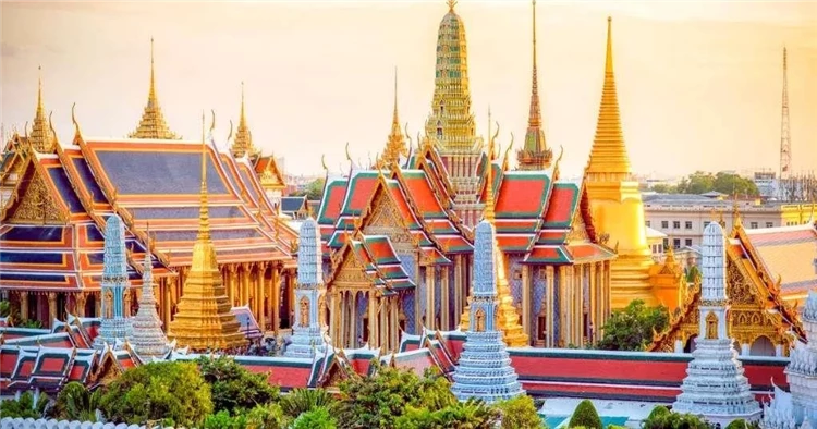 Vé vào cửa chùa Wat Traimit được bán với giá rẻ và khách du lịch có thể tận hưởng không chỉ cảnh quan tuyệt đẹp mà còn được khám phá lịch sử và văn hóa của chùa này.