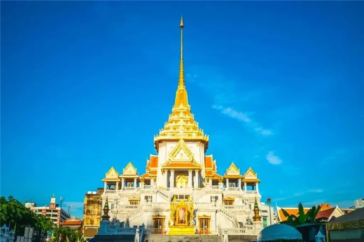 Chùa Phật Vàng nằm ở thành phố Đà Nẵng, Việt Nam.