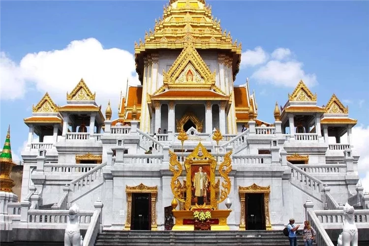 Chùa Wat Traimit - Điểm du lịch tâm linh nổi bật tại xứ chùa Vàng