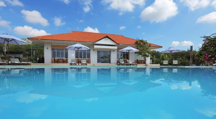 Đặt Khách Sạn, Resort Mũi Né để trải nghiệm những dịch vụ và tiện ích tuyệt vời, như bãi biển đẹp, hồ bơi tiện nghi và không gian xanh mát.