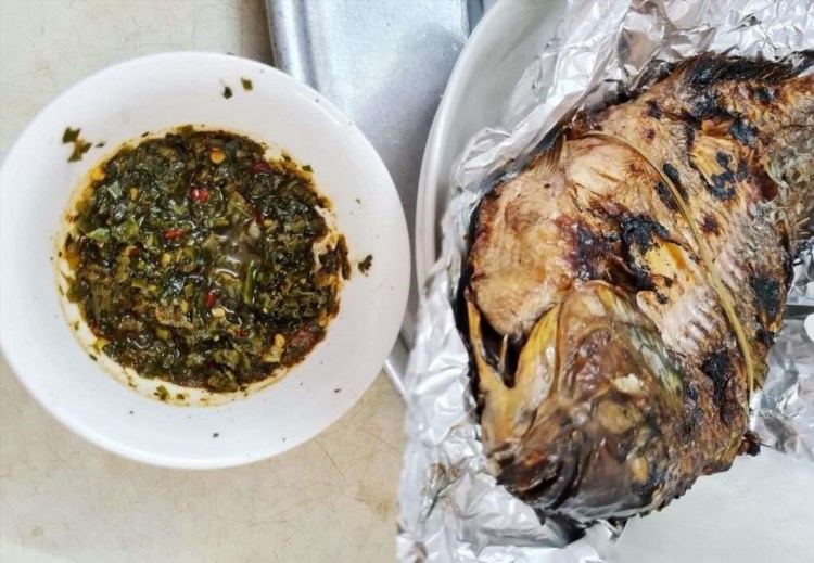Pa pỉnh tộp là một món ăn truyền thống của người Chăm, có hương vị đặc trưng và phong cách nấu riêng biệt, thường được chế biến từ các loại thịt, cá và rau sống tươi ngon.