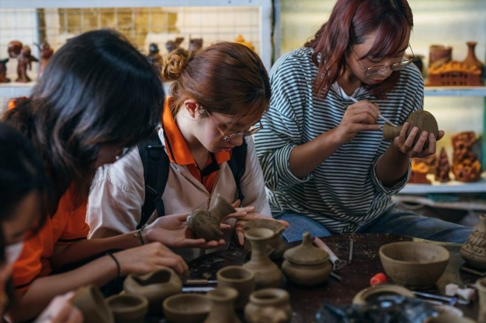 4.3. Học tạo gốm tại Làng gốm Thanh Hà Hội An.